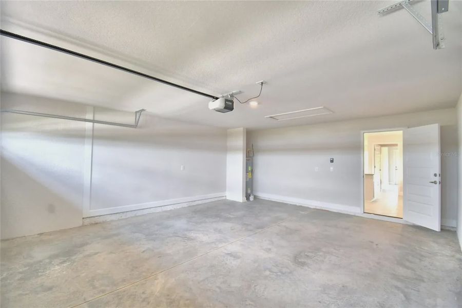 Spacious, unfurnished interior of a new home in Lake Juliana Estates, Auburndale (Image 33).