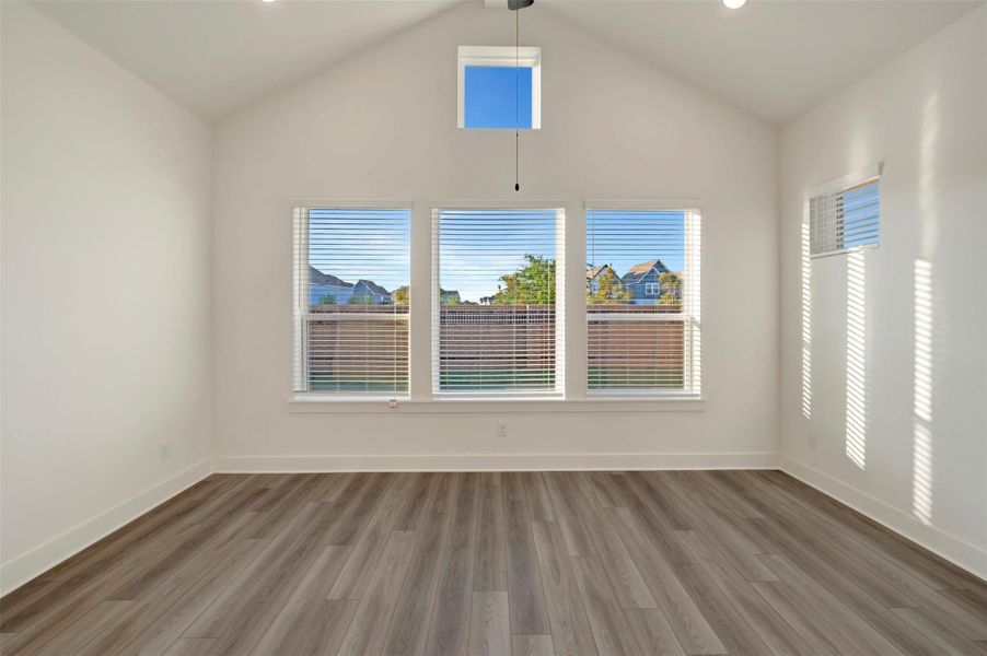 Spacious, unfurnished interior of a new home in Elyson 45', Katy (Image 22).