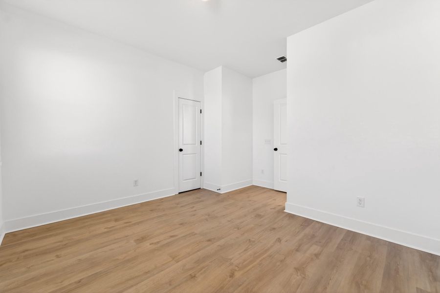 Spacious, unfurnished interior of a new home in , Summerville (Image 28).