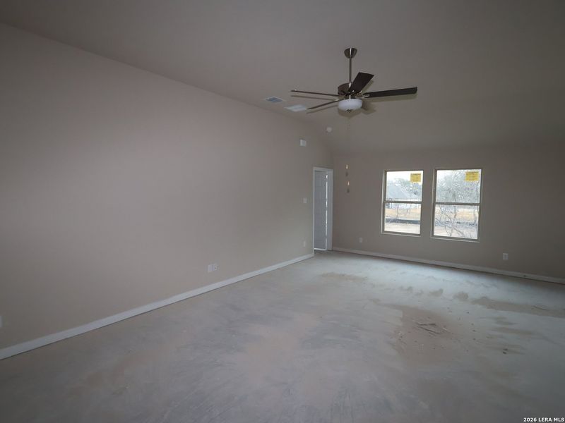 Spacious, unfurnished interior of a new home in Jordan's Ranch, San Antonio (Image 16).