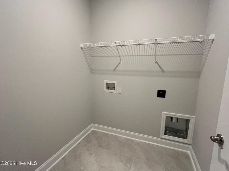 Spacious, unfurnished interior of a new home in Palmetto Creek, Bolivia (Image 28).