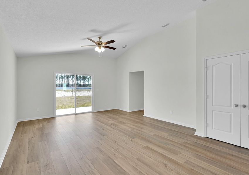 Move freely between the kitchen and dining area