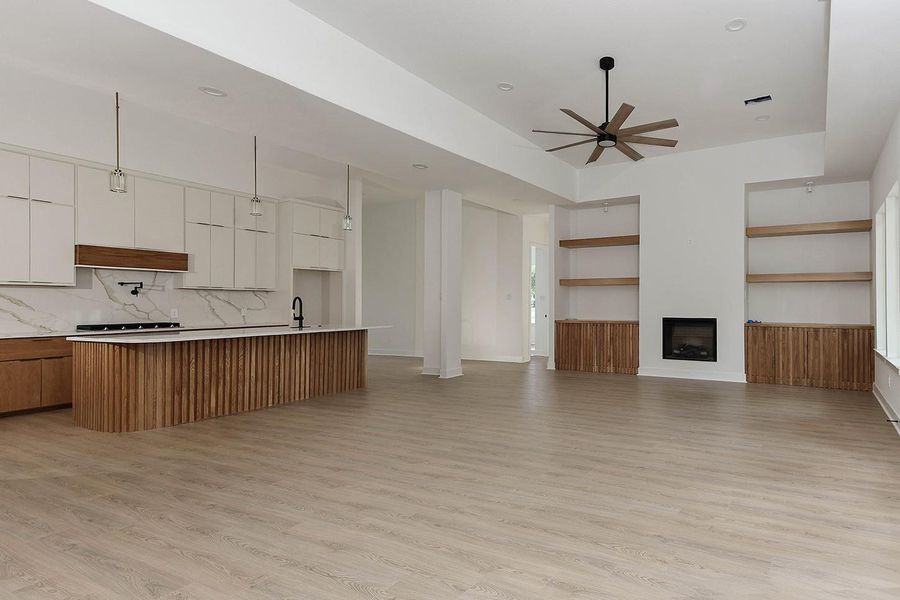 Spacious, unfurnished interior of a new home in , Conroe (Image 14).