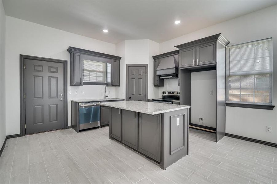 Furnished interior view inside a new home in , West Tawakoni (Image 7).