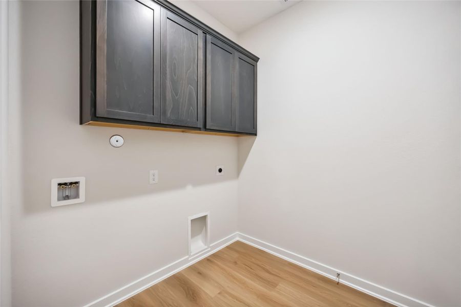 Furnished interior view inside a new home in Deer Pines, Conroe (Image 4).