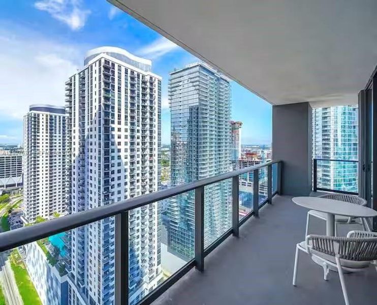 Condo located in Miami, FL showcasing its design and architecture (Image 25).