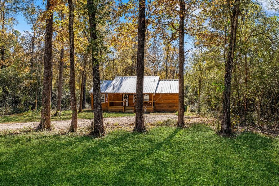 Exterior details and patio area of a home in , Coldspring (Image 24).