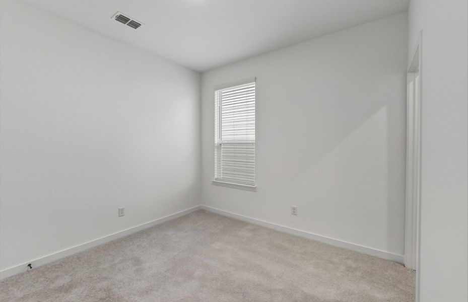 Spacious, unfurnished interior of a new home in Sunfield, Buda (Image 15).