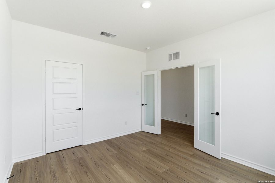 Spacious, unfurnished interior of a new home in Nopal Valley, San Antonio (Image 43).