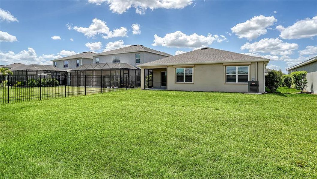 Exterior details and patio area of a home in Star Farms at Lakewood Ranch, Bradenton (Image 18).