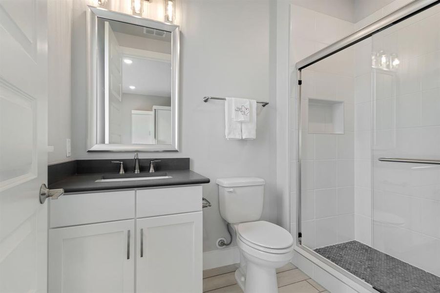 Private ensuite bathroom for the front guest bedroom.