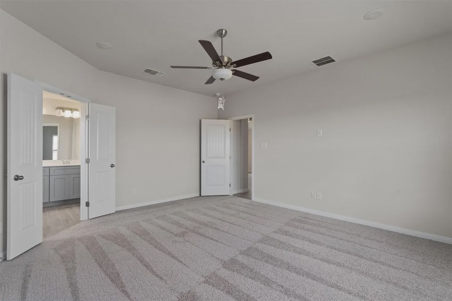 Spacious, unfurnished interior of a new home in Levy Crossing, Killeen (Image 14).