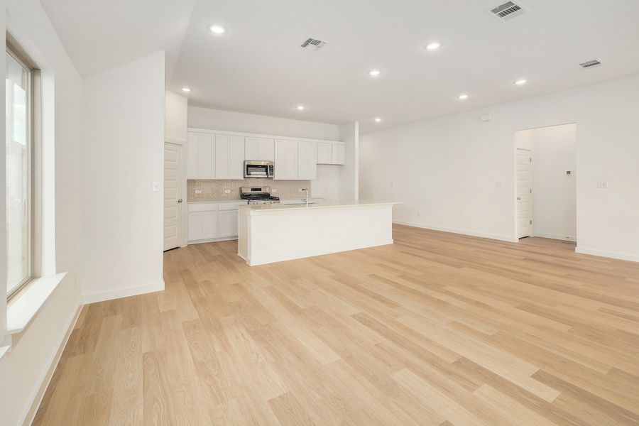 Spacious, unfurnished interior of a new home in Prairie Winds, Hutto (Image 21).