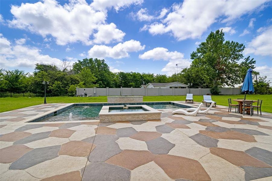 Community amenities in , McLendon-Chisholm (Image 34).