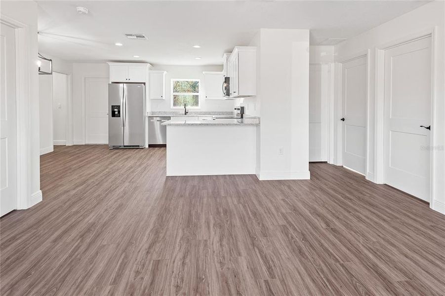 Spacious, unfurnished interior of a new home in , Williston (Image 30).