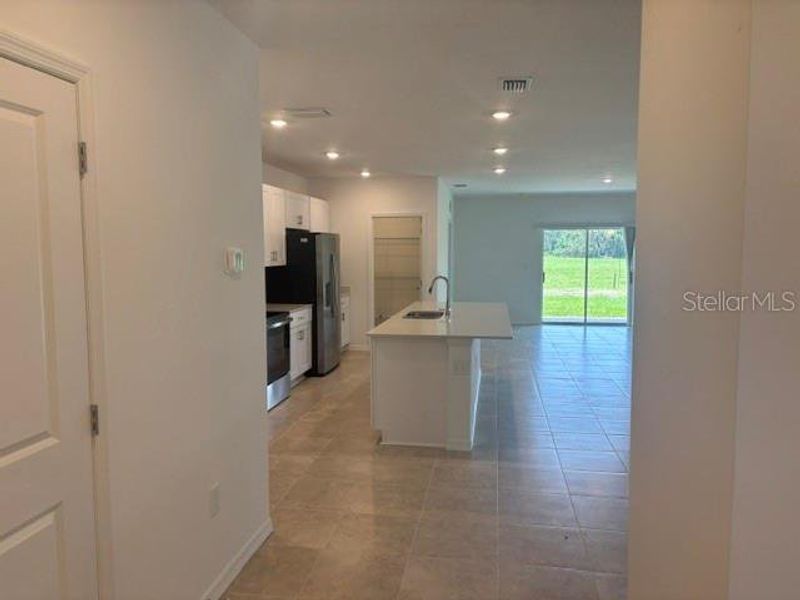 Spacious, unfurnished interior of a new home in Solena, North Fort Myers (Image 22).