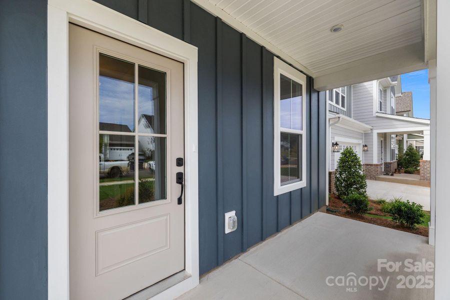 Image 43 of a home in Lakeside Glen.