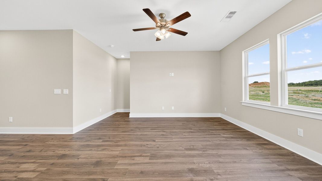 Spacious, unfurnished interior of a new home in McClure Farms, Columbia (Image 24).