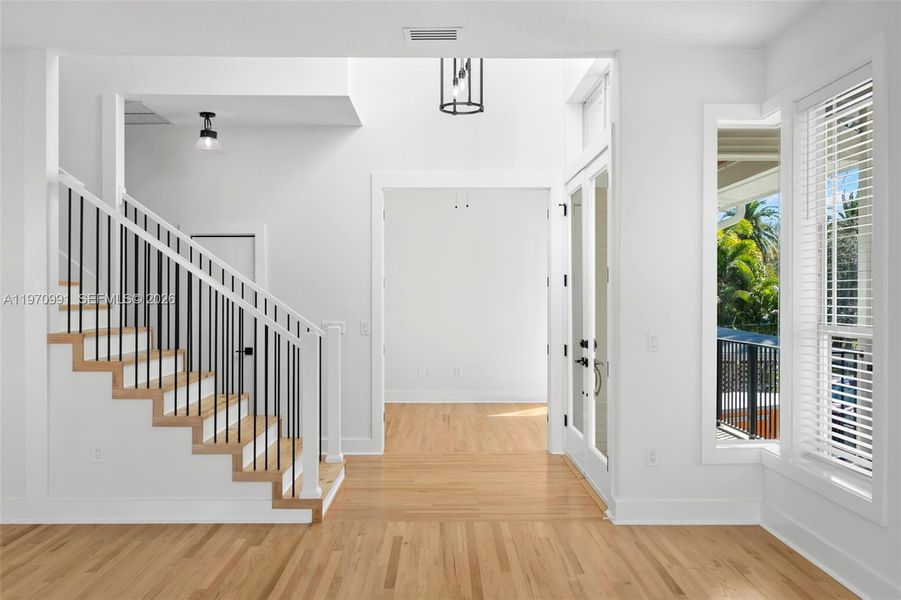 Spacious, unfurnished interior of a new home in , Crystal Beach (Image 17).