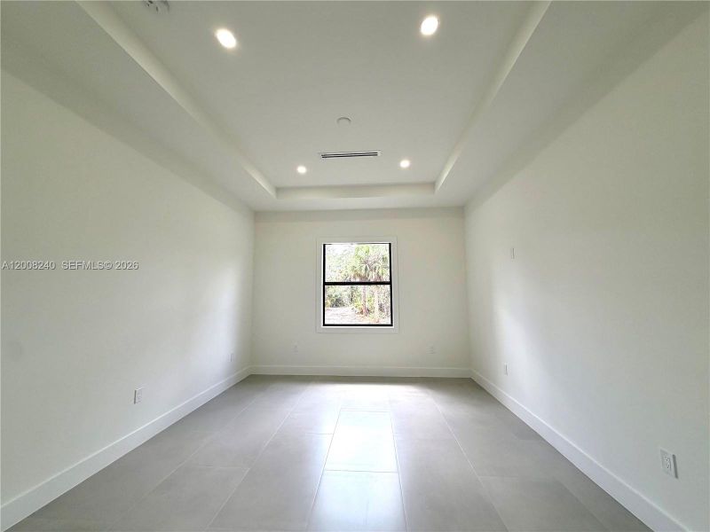 Spacious, unfurnished interior of a new home in , Naples (Image 34).
