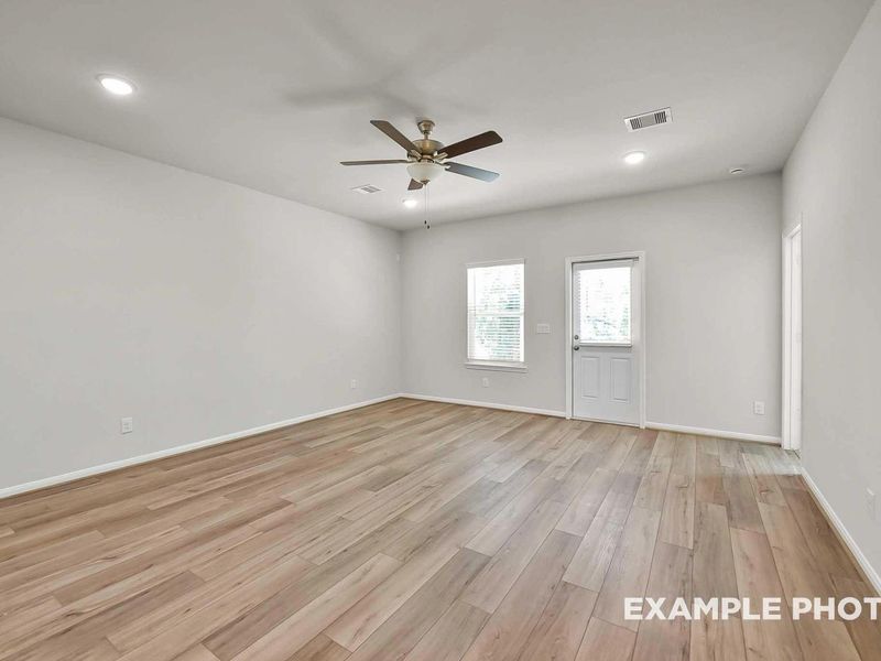 Spacious, unfurnished interior of a new home in Caney Creek Place, Conroe (Image 18).