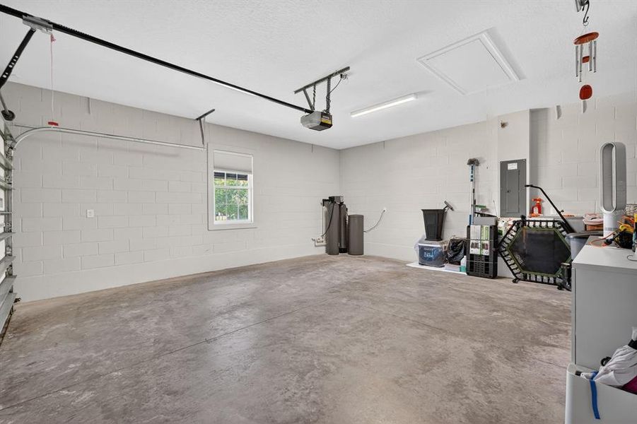 Spacious, unfurnished interior of a new home in , Palm Coast (Image 23).