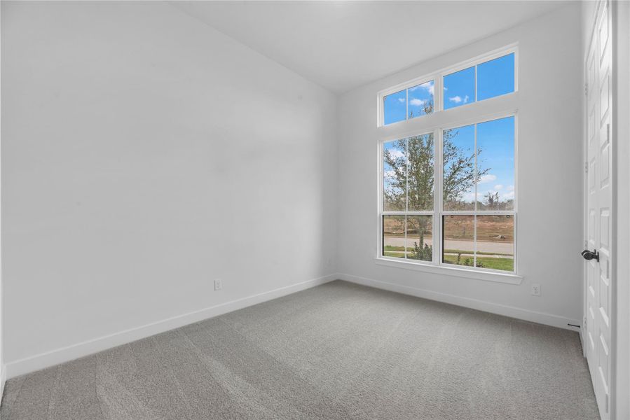 Spacious, unfurnished interior of a new home in Sienna, Missouri City (Image 17).