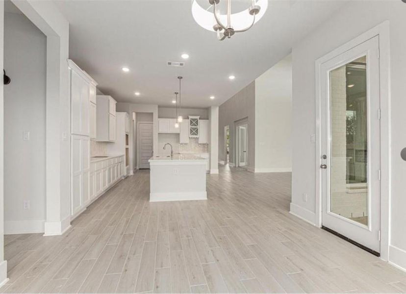 Spacious, unfurnished interior of a new home in , Missouri City (Image 9).