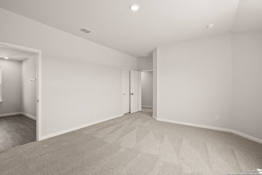 Spacious, unfurnished interior of a new home in Abbott Place, St. Hedwig (Image 23).