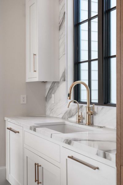Close-up of interior finishes inside a home in , Ravenel (Image 22).