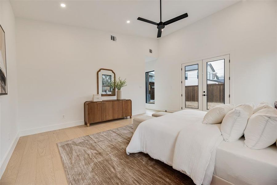 Furnished interior view inside a new home in , Dallas (Image 14).