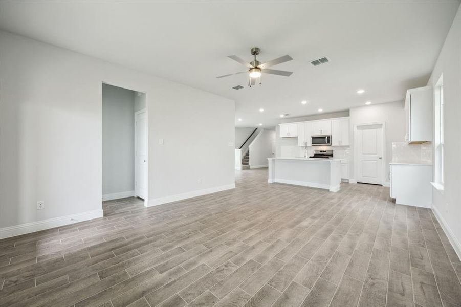 Spacious, unfurnished interior of a new home in Bellagio, Forney (Image 16).