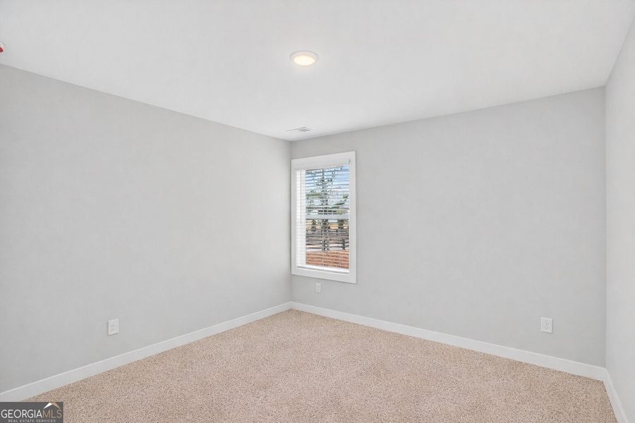 Spacious, unfurnished interior of a new home in The Fairways at Mirror Lake, Villa Rica (Image 49). Spacious, unfurnished interior of a new home in The Fairways at Mirror Lake, Villa Rica (Image 49).