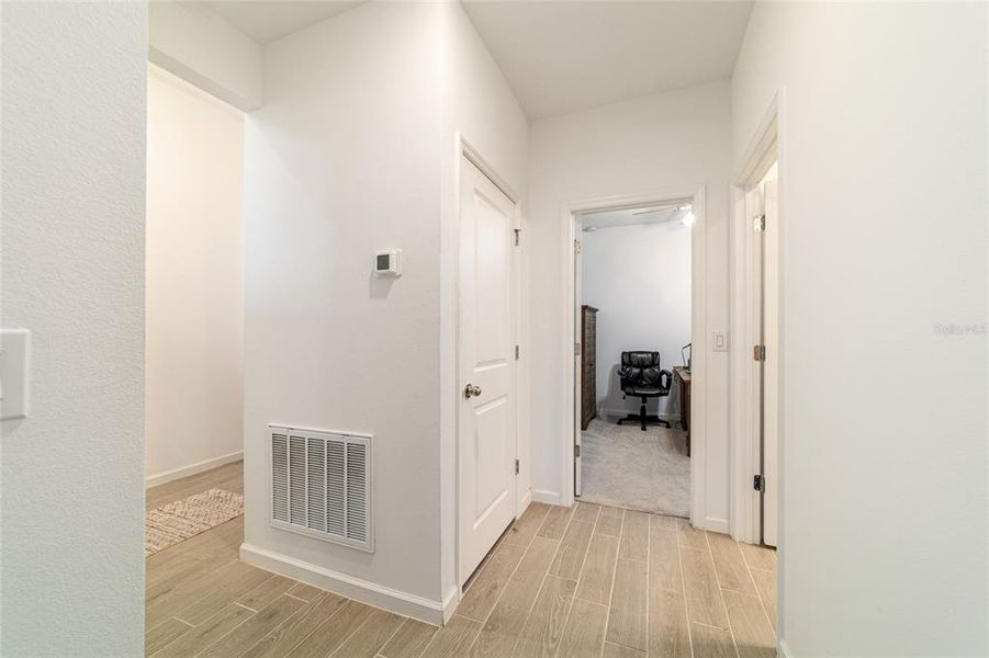 Spacious, unfurnished interior of a new home in Country Lane Estates, Williston (Image 18).