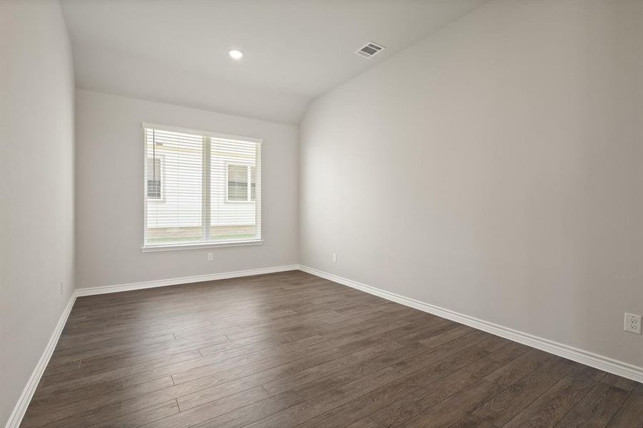 Spacious, unfurnished interior of a new home in Rocky Creek Crossing, Fort Worth (Image 15).