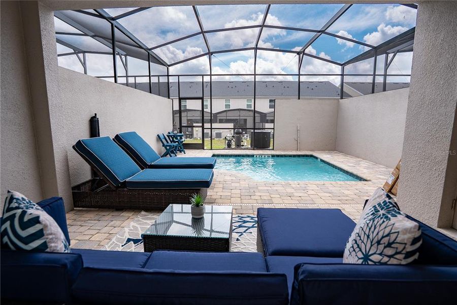 Exterior details and patio area of a home in , Kissimmee (Image 3).