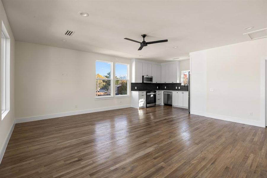 Guest House FULL Kitchen Guest House FULL Kitchen