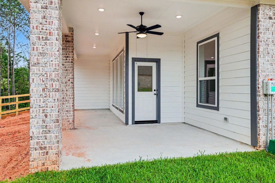 Exterior details and patio area of a home in Rose Hill Estates, Willis (Image 4).