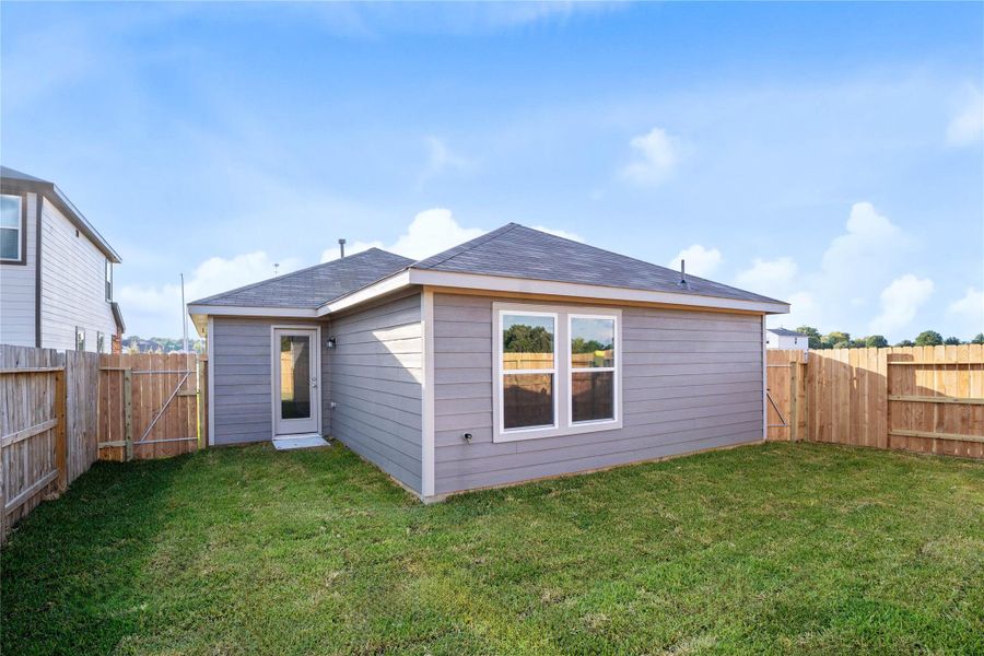 Come explore the spacious backyard—perfect for outdoor living! There's ample space for kids to play and adults to unwind. Ideal for patio furniture, a BBQ pit, and so much more—the possibilities are endless! Come explore the spacious backyard—perfect for outdoor living! There's ample space for kids to play and adults to unwind. Ideal for patio furniture, a BBQ pit, and so much more—the possibilities are endless!