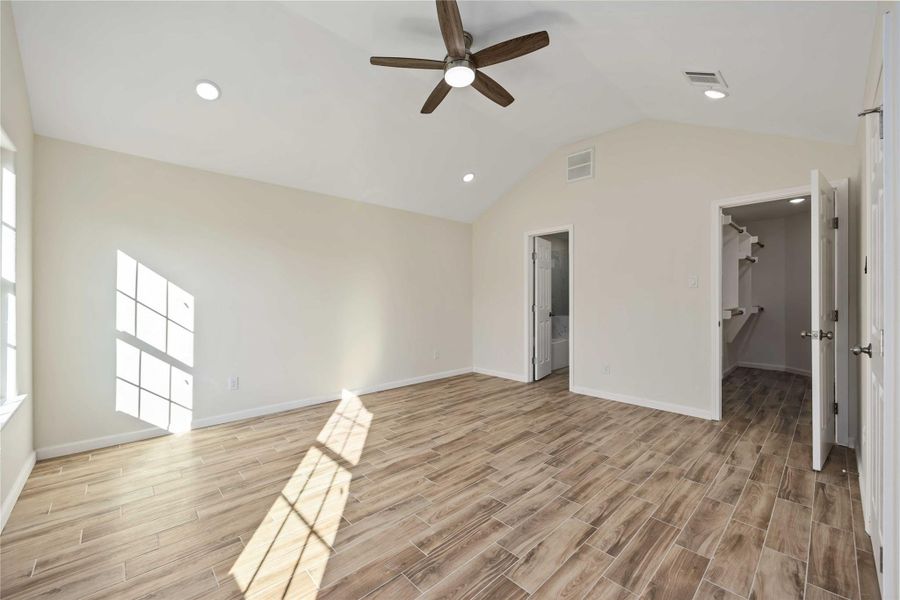 Spacious, unfurnished interior of a new home in , Baytown (Image 27).