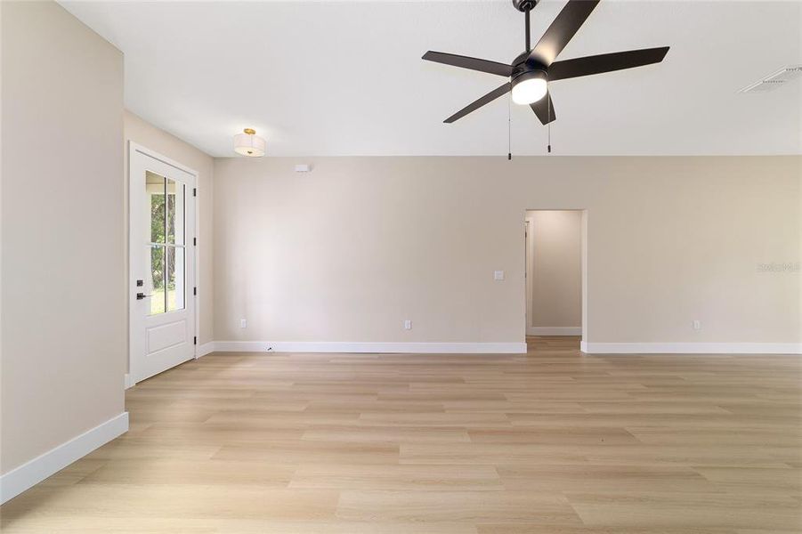 Spacious, unfurnished interior of a new home in , Dunnellon (Image 28).