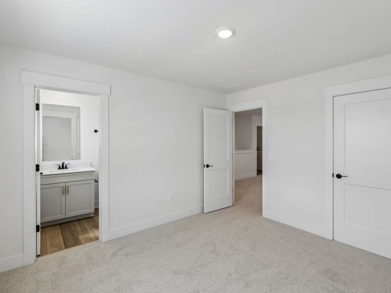 Spacious, unfurnished interior of a new home in Watkins Glen, Raleigh (Image 28). Spacious, unfurnished interior of a new home in Watkins Glen, Raleigh (Image 28).