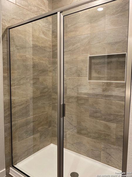 Furnished interior view inside a new home in Highland Ridge, New Braunfels (Image 6).