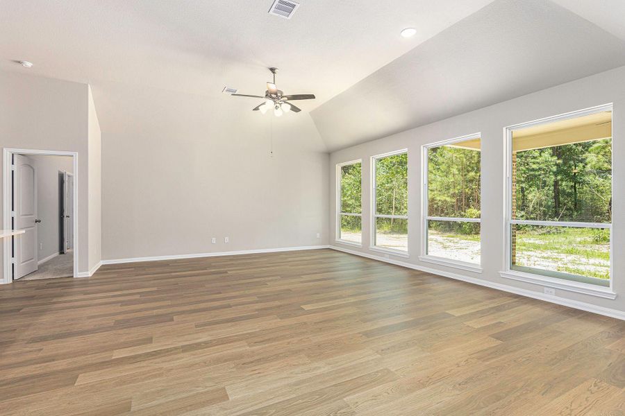 Spacious, unfurnished interior of a new home in , Conroe (Image 15).