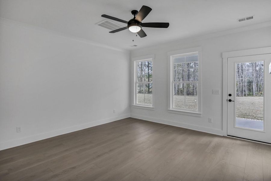 Spacious, unfurnished interior of a new home in Clubside Reserve at Summerlake, Lexington (Image 25). Spacious, unfurnished interior of a new home in Clubside Reserve at Summerlake, Lexington (Image 25).