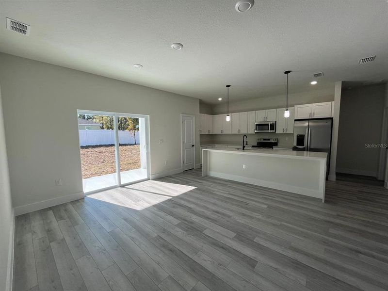 Spacious, unfurnished interior of a new home in , Citrus Springs (Image 39).