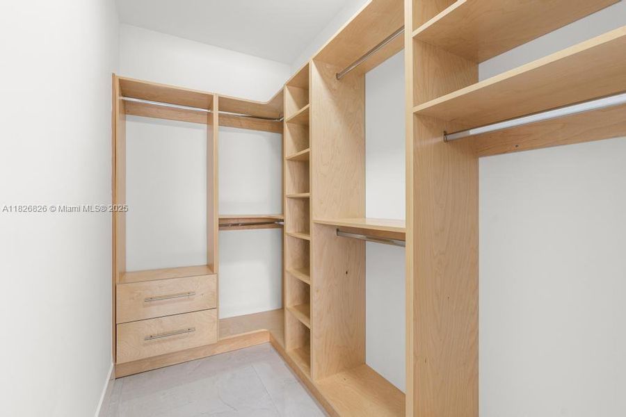 Spacious, unfurnished interior of a new home in , Cutler Bay (Image 10).