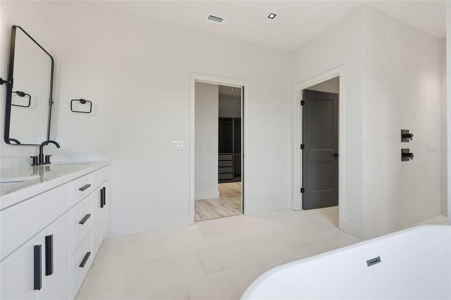 Furnished interior view inside a new home in , Gainesville (Image 6).