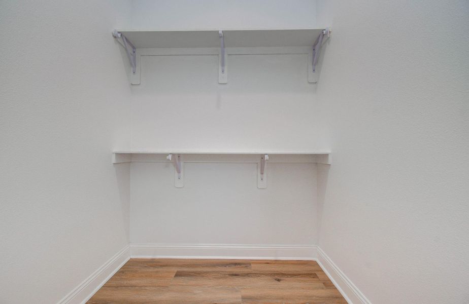 Primary Bedroom Walking-Closet