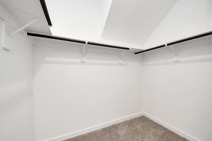 Spacious, unfurnished interior of a new home in Tamarron, Katy (Image 36).